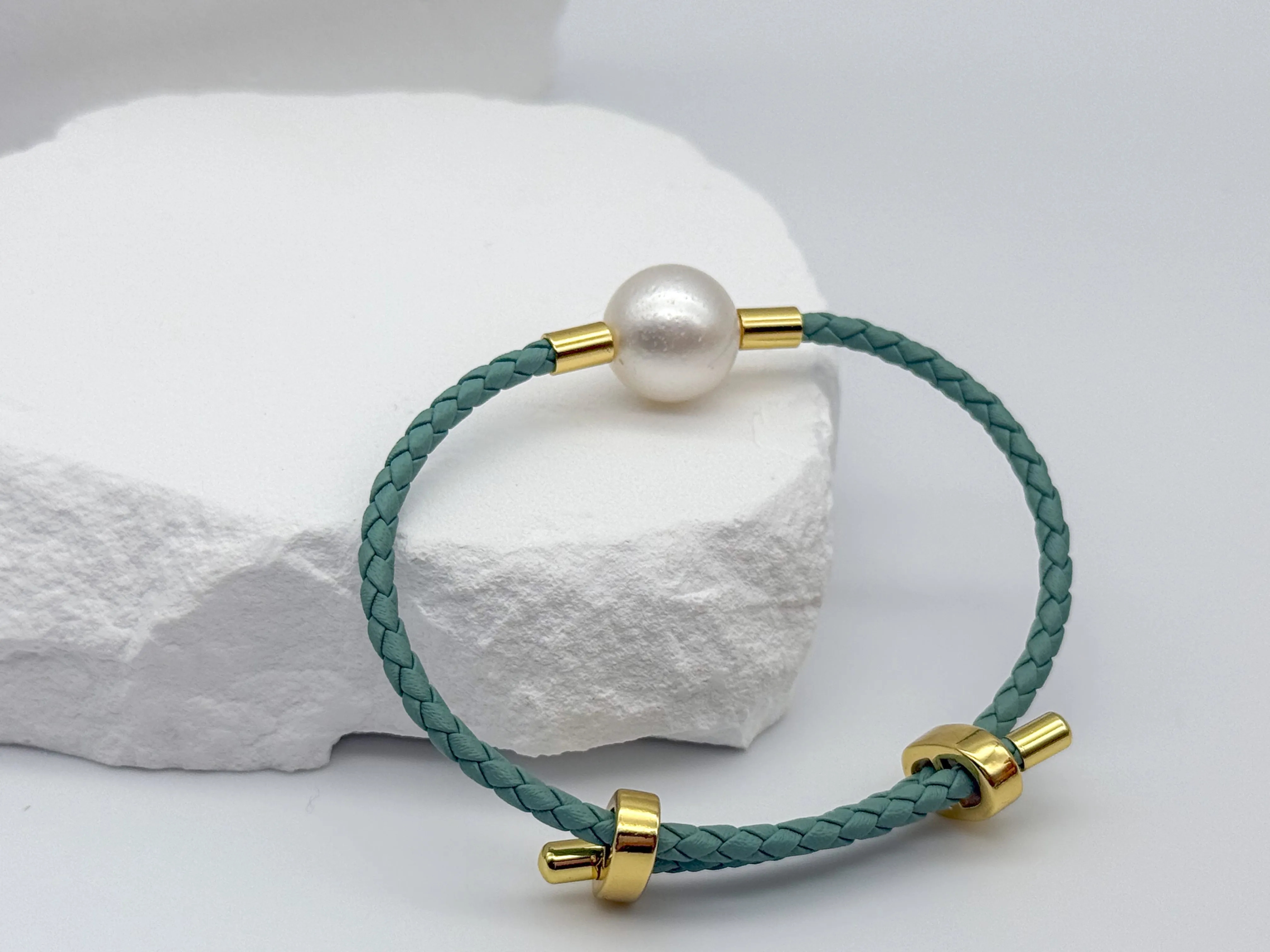 South Pearl Leather Bracelet