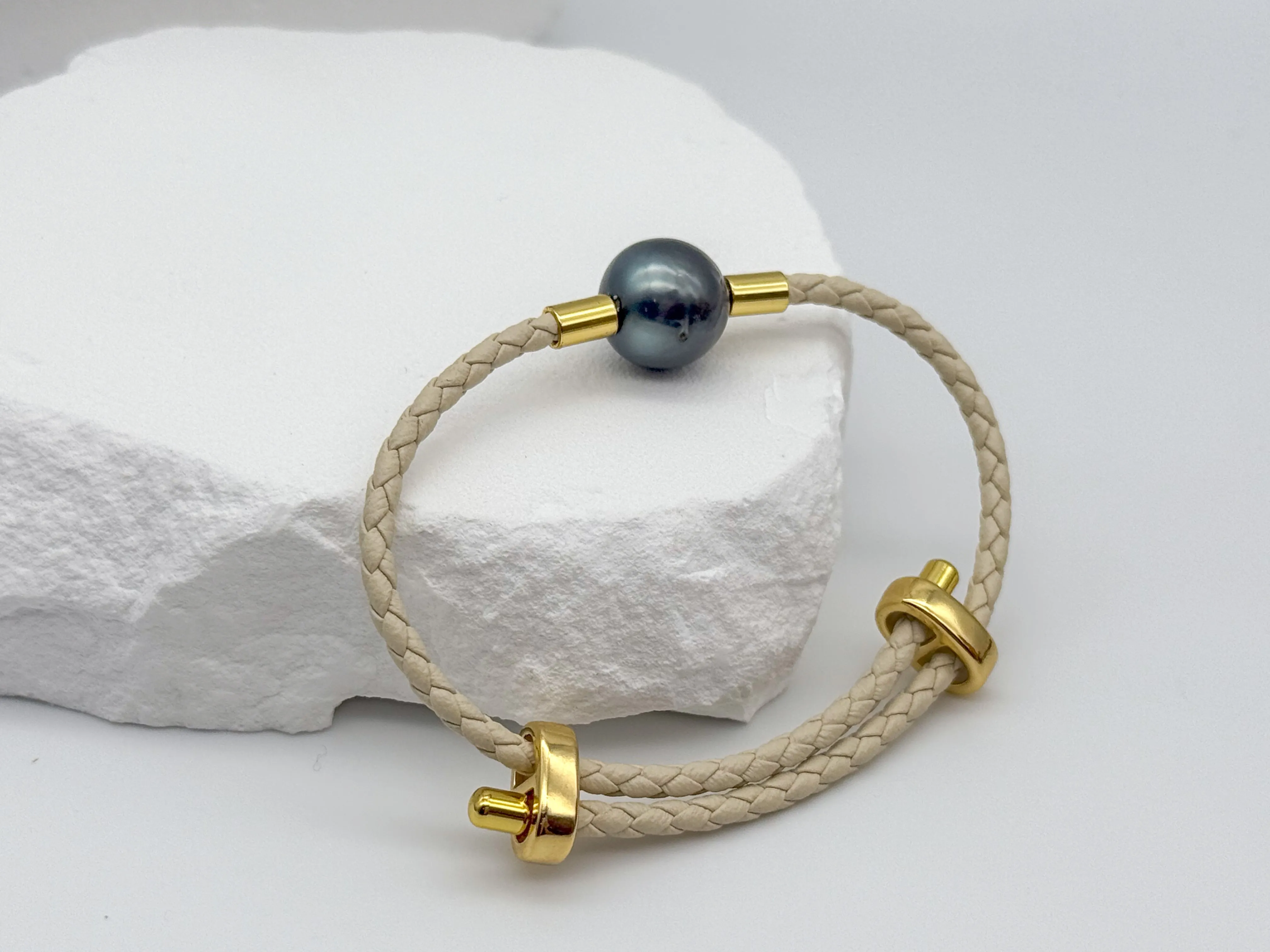 South Pearl Leather Bracelet