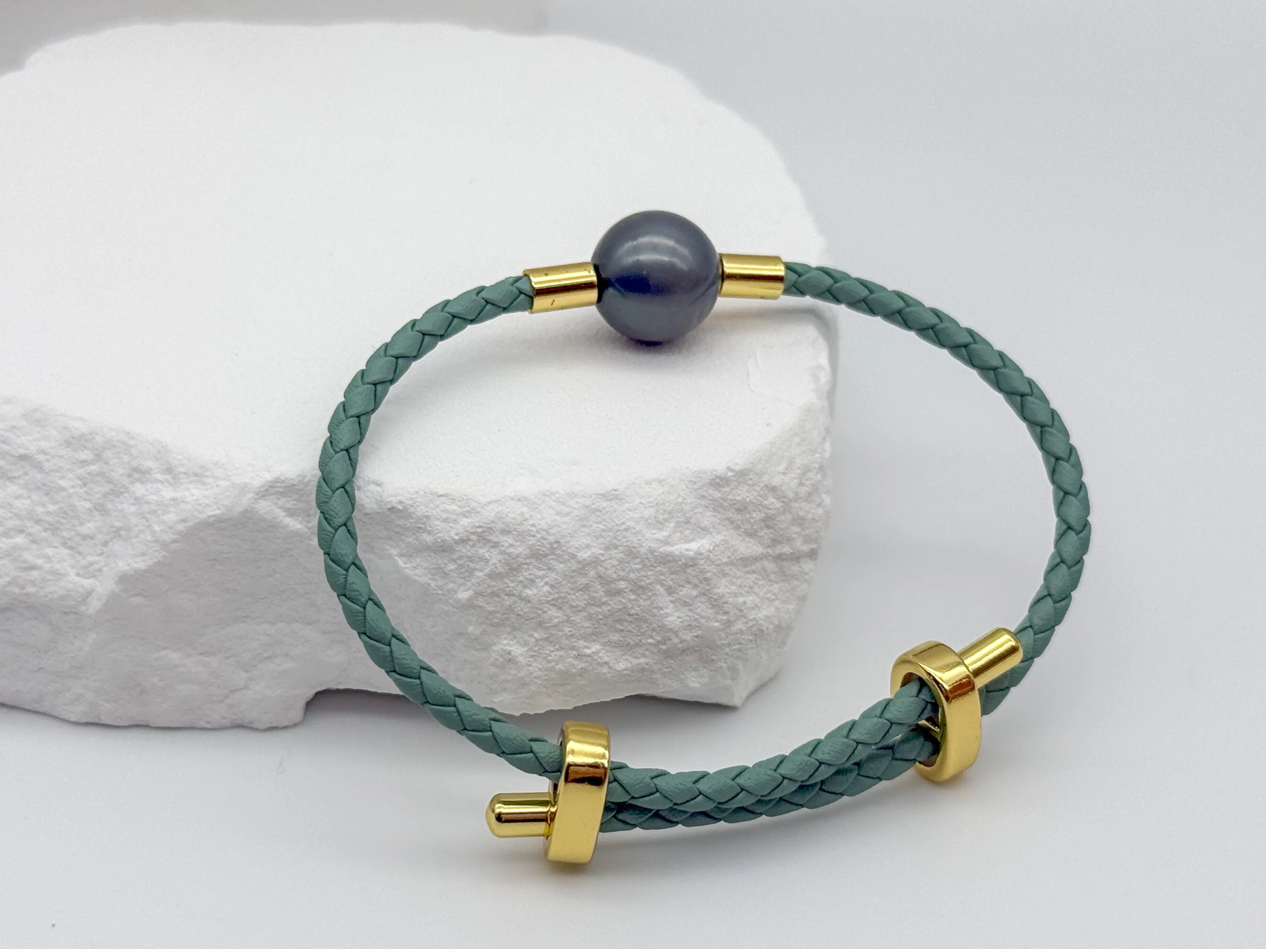 South Pearl Leather Bracelet